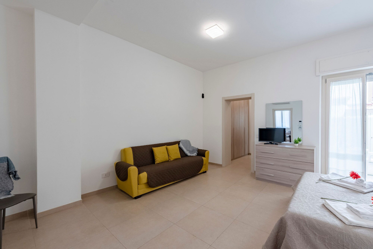 Room 5, Suite 1 Ondina Viareggio 200m From sea, Lucca