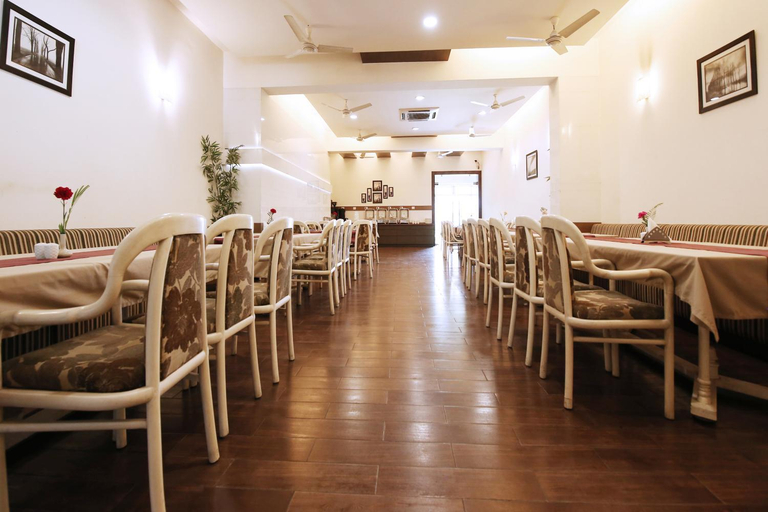 Food & Drinks 5, Hotel Yatrik, Kaushambi