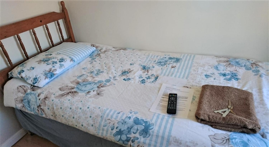 Others 2, Tiny Single shared bathroom Room ssbyr, London