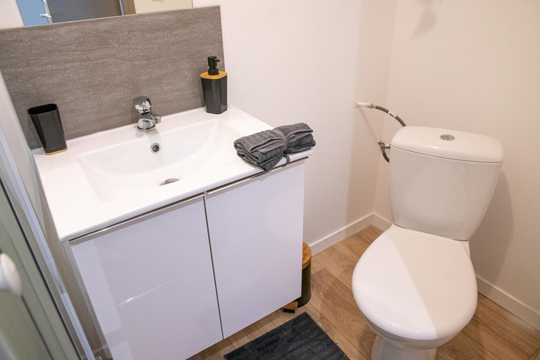 Bathroom 3, Malaka Home Anzin, Nord