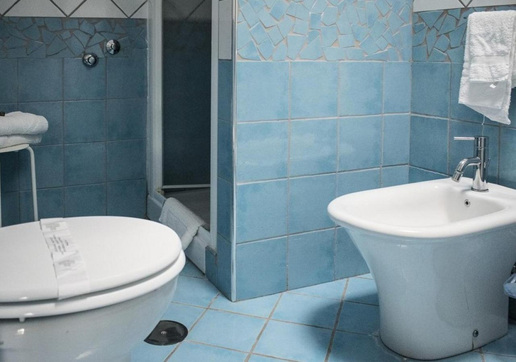 Bathroom 5, Baia Hotel, Salerno