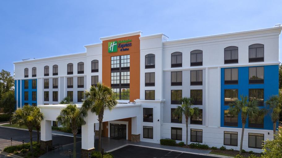 Exterior & Views