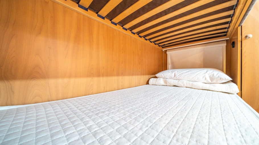 Bedroom 2, Gyeongju Yongcheonsu Caravan, Gyeongju