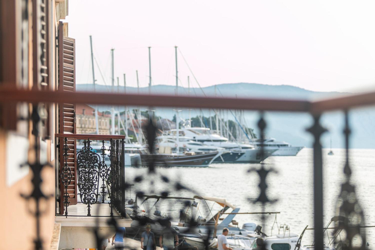 Others 4, Ancora Faros, Stari Grad