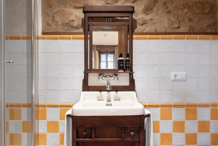 Bathroom 3, Pazo Moreda, Lugo