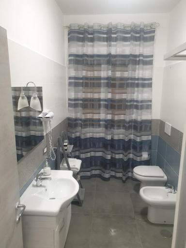 Others 4, B&B DEL CORSO, Salerno