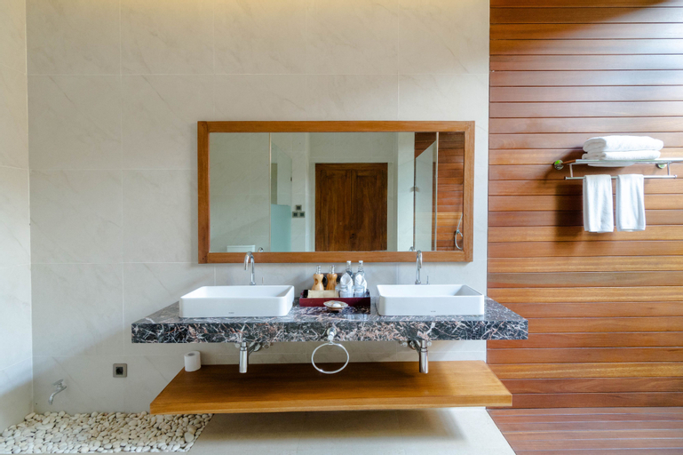 Bathroom 11