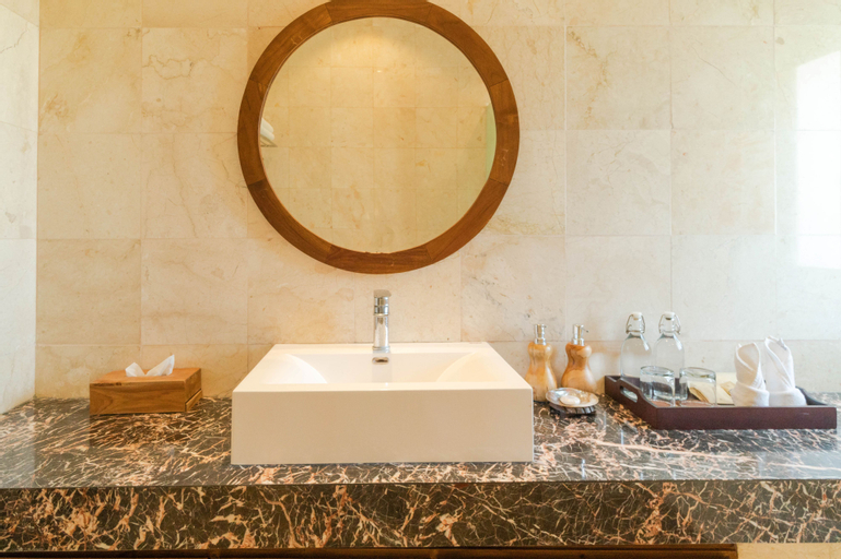 Bathroom 14