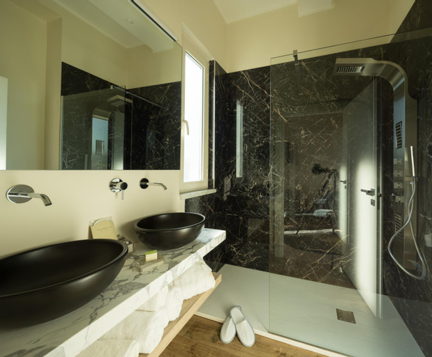 Bathroom 20