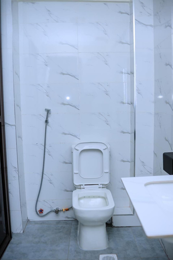 Bathroom 4, Canopy View Hotel, North Imenti