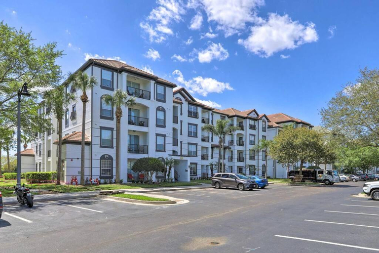NEW! Luxury Condo, Min to DisneyConvention Center, Orange
