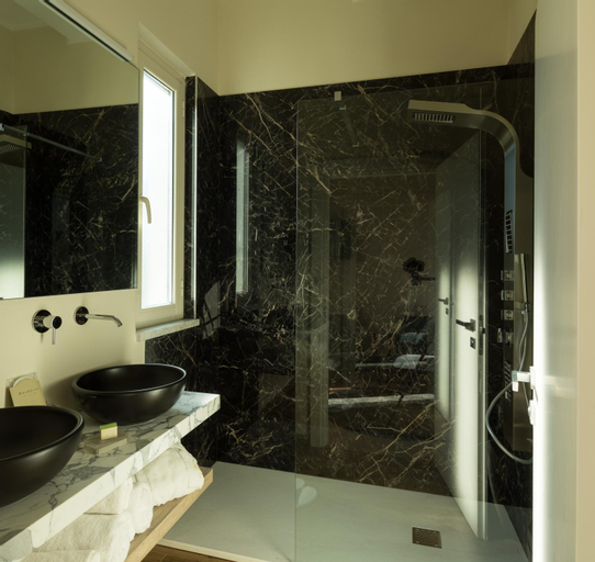 Bathroom 23