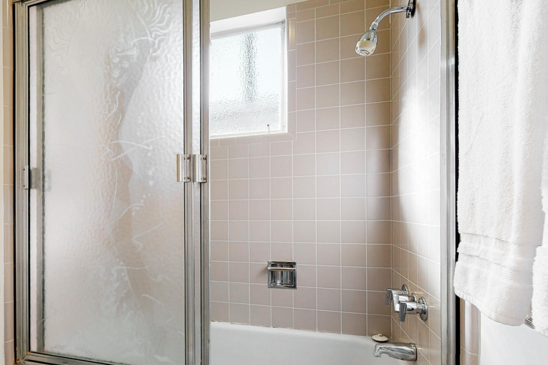 Bathroom 4, Mod Reflections at Tamarisk, Riverside