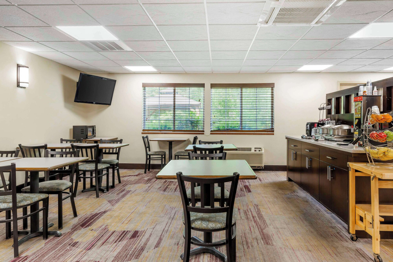 Food & Drinks 5, Best Western Plus Berkshire Hills Inn & Suites, Berkshire