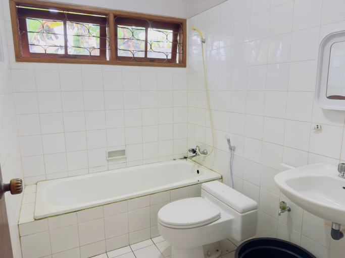 Bathroom 5, Villa Manulang Big Capacity by Puncak Go Villas, Bogor