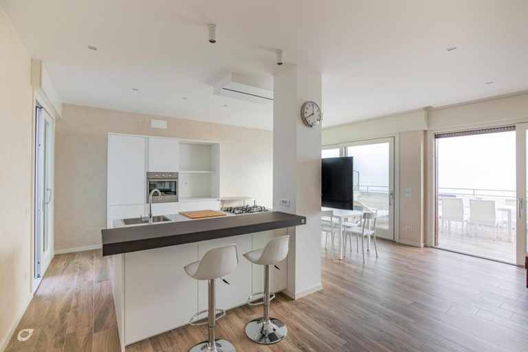 Others 3, Beachfront Penthouse with private parking, Lucca