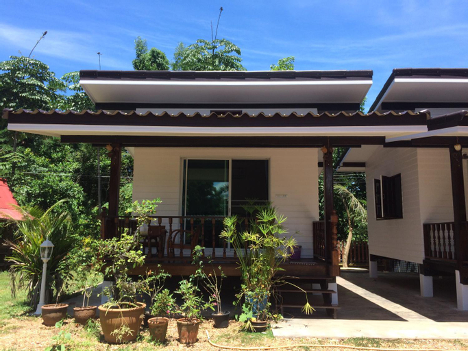 Exterior 6