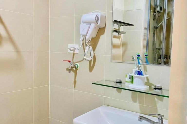 Bathroom 3, Gavin's Place @ FAME Residences, Mandaluyong