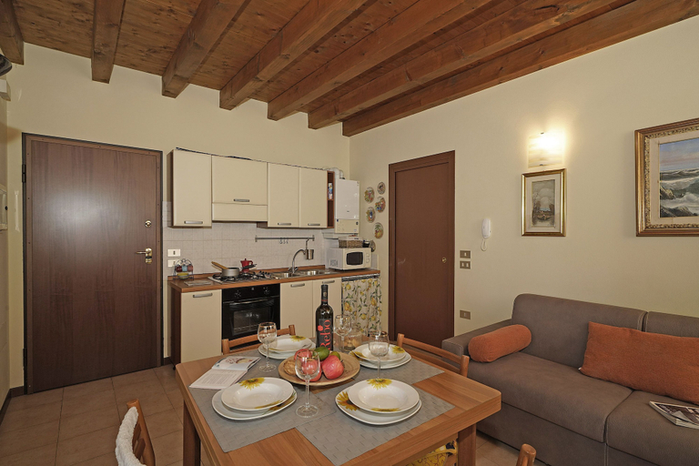 Room 2, Casa Daniele in Sirmione, Brescia