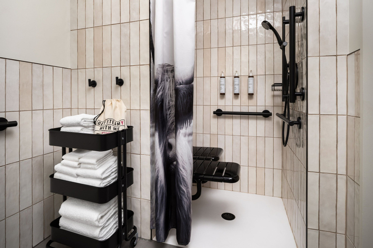 Bathroom 7