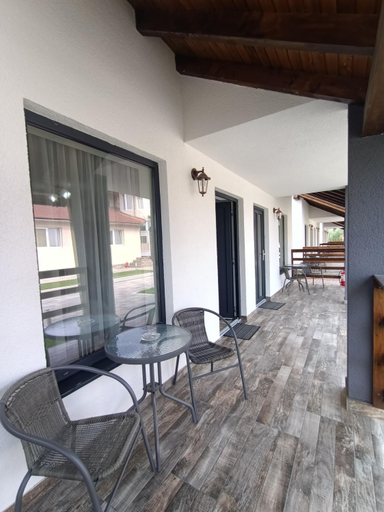 Others 4, VILA GE, Sebes