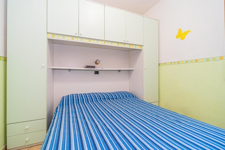 Bedroom 2, Apartment in villa 24 persons with large garden stella, Livorno