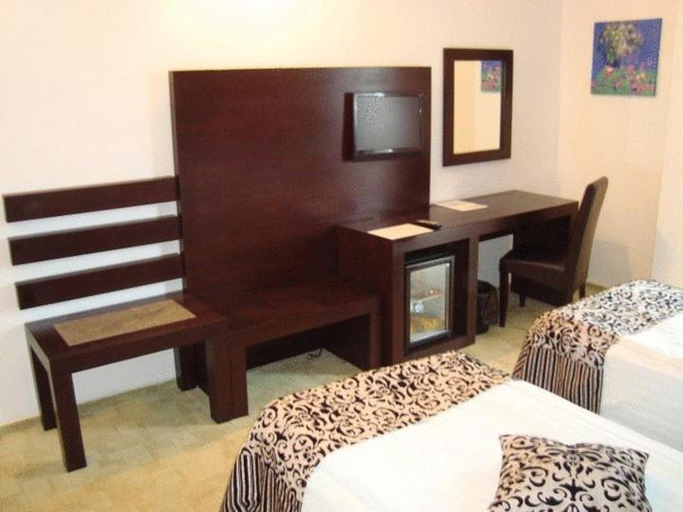 Bedroom 3, hotel Sydney, Cosoveni