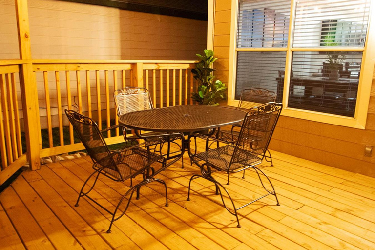 Others 5, Cozy Home - Self Check-In w/Spacious Deck, Bexar