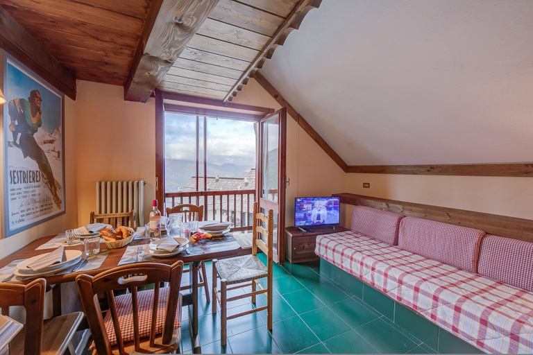 Room 2, Grange Hike Ski - 44D Sestriere, Torino
