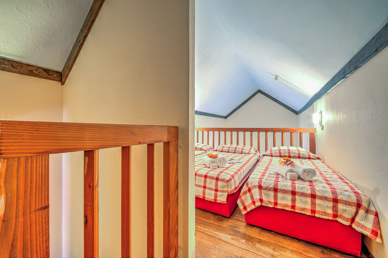 Room 5, Grange Hike Ski - 46D Sestriere, Torino