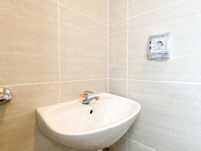 Bedroom 4, Homey and Simply Look Studio Meikarta Apartment By Travelio, Cikarang