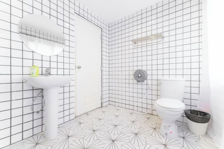 Bathroom 2, Evergreen Apartment by Beginning with, 3Br in Heart of Nimman, Muang Chiang Mai