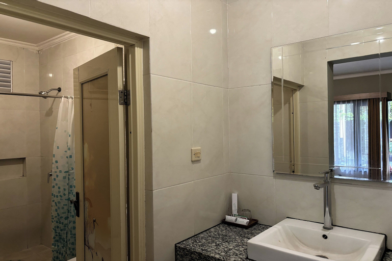 Bathroom 7