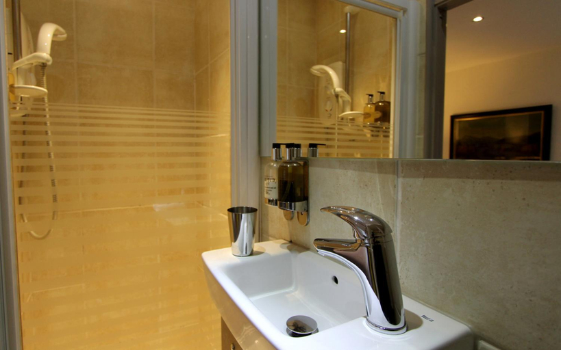 Bathroom 5, Cornerways Guest House, Cornwall