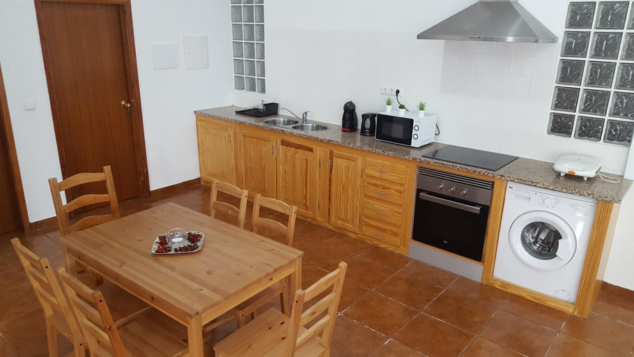 Kitchen 3, Velasmar II, Velas
