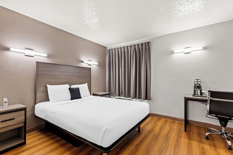 Bedroom 4, Red Lion Inn & Suites Pontoon Beach, Madison