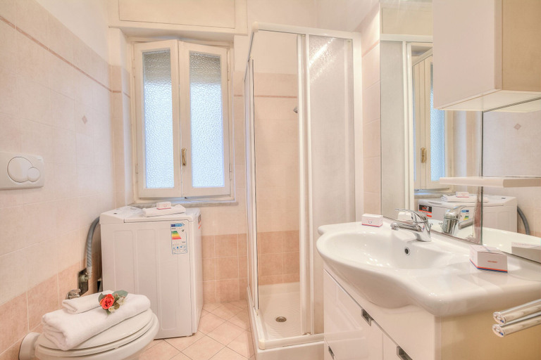 Room 3, Casa Letizia few min From sea, Imperia