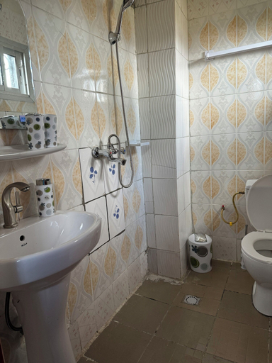 Bathroom 3, Lekker Estate, Mfoundi