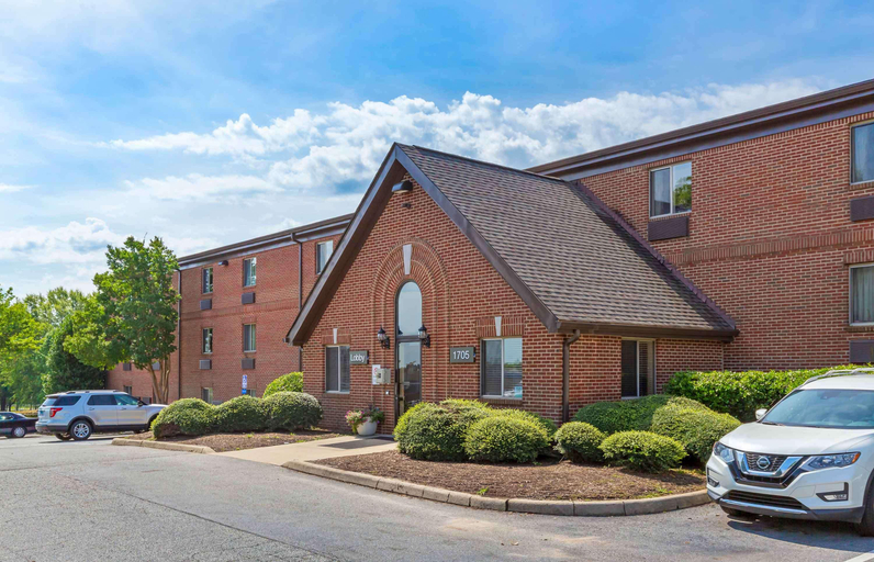 Exterior & Views 1, HomeTowne Studios & Suites Greensboro, Guilford