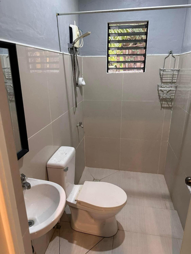 Bathroom 4, Lionfish Backpackers Malapascua, Daanbantayan