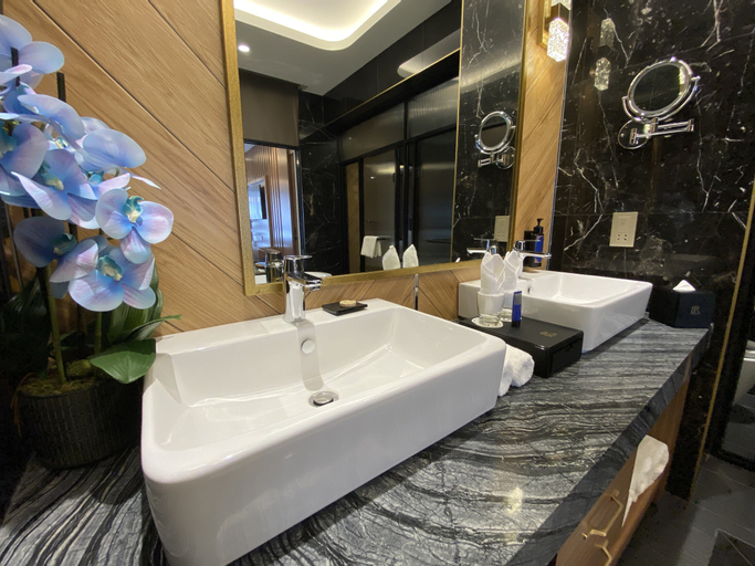 Bathroom 8