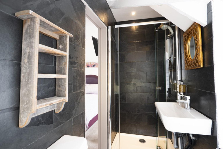 Bathroom 3, Cornerways Guest House, Cornwall