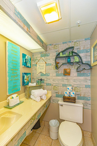 Bathroom 4, Landmark 1242, Horry