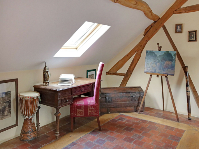 Others 4, Charming Holiday Home in Raizeux Near Forest, Yvelines