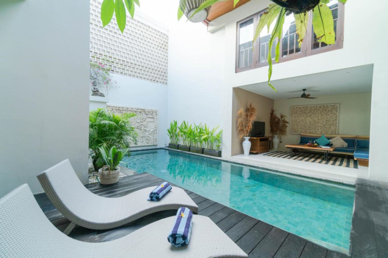 Swimming Pool 23
