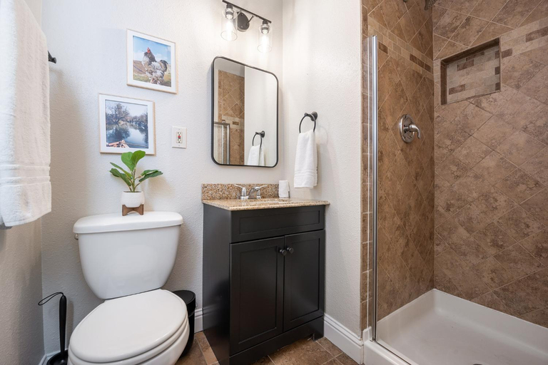 Bedroom 5, with Hot Tub & Detached Office, Modern 3BR in Napa! home, Napa