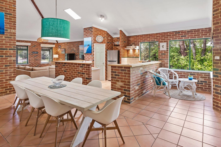 Others 5, Berties Beach House, Busselton