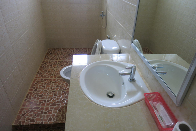 Bathroom 4, Kampot Guesthouse, Kampot