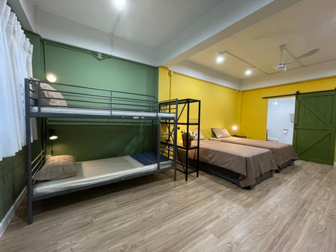 Others 3, Grasshopper Bed and Cafe, Pak Kret
