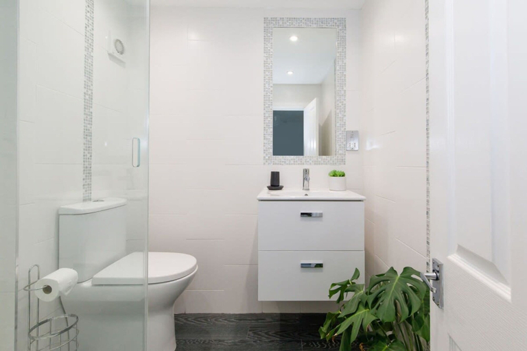 Bathroom 3, Two Bed Seafront Escape in East Wittering, West Sussex